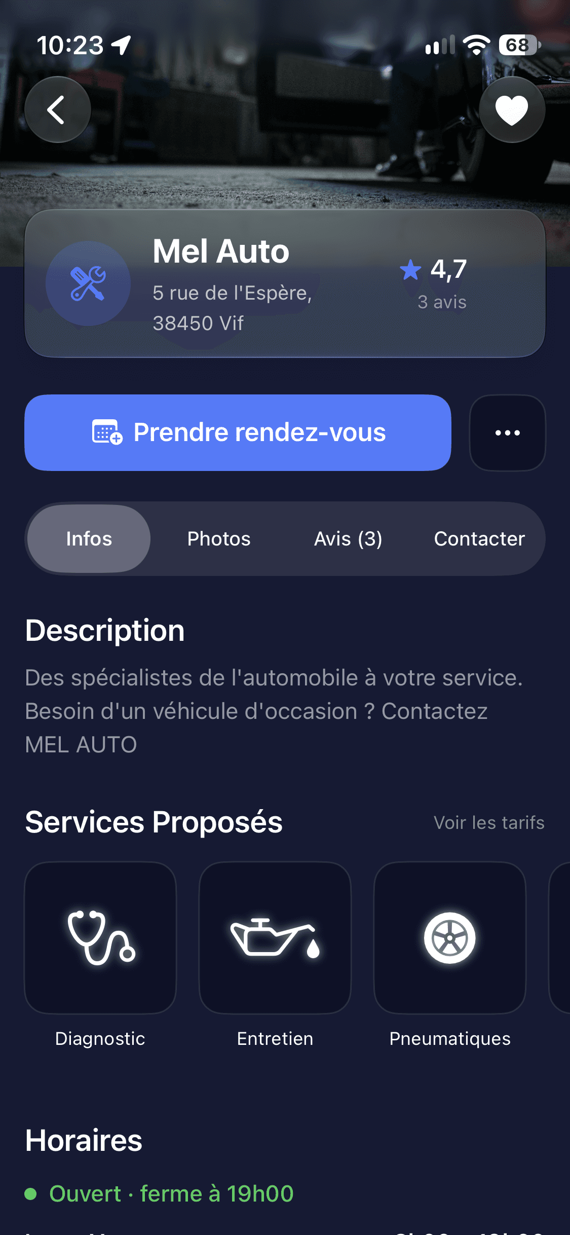 La vitrine publique d'un professionnel dans l'app Mavago : photos, prestations, tarifs et avis.